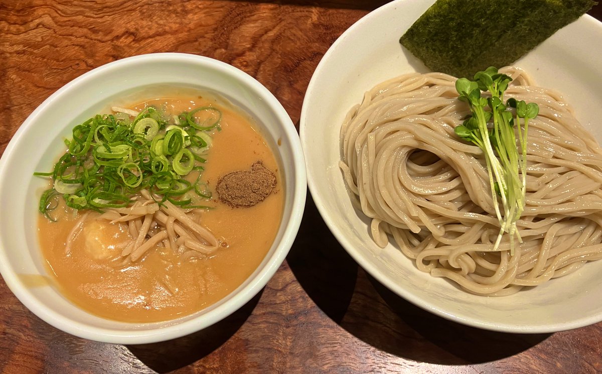 5万円で出金？いやいや億まで複利式でやるんで😏

みたいなスタンスで無限に証拠金トばしてる人より

5万円出金したら、たまにお高めな外食したり、通勤電車を有料席にしたり。

ちょっとした生活の質を上げつつ残りを貯めていく人の方が、上手くいく事が多いと思う。

正にFXをやってる意味がある。