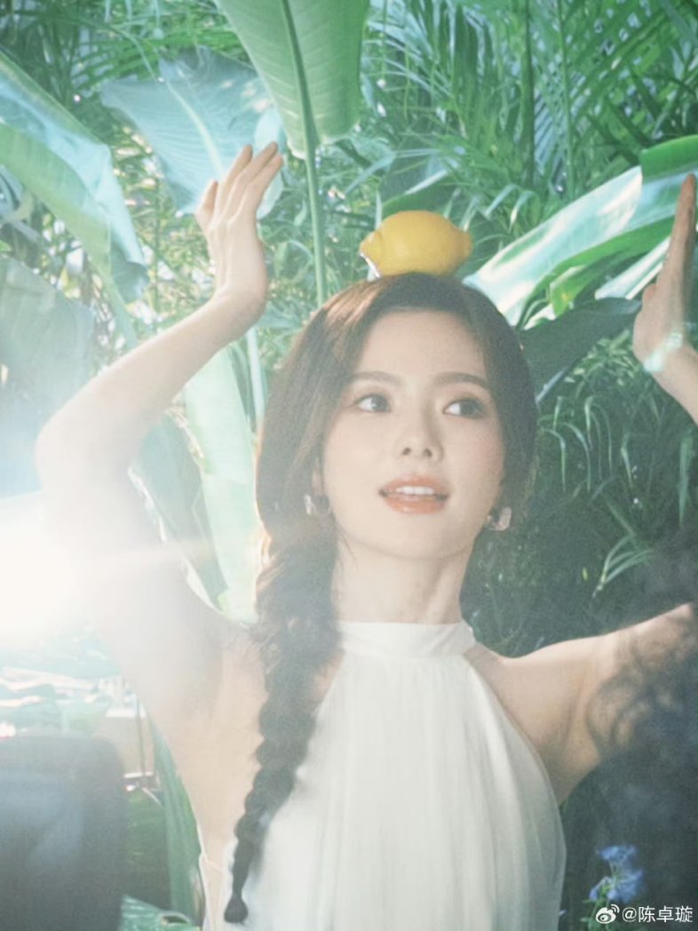 ตอนแรกกะจะแซวว่า ชีถือว่อกาน(🍊) แต่ดันเป็น🍋 ซะได้55555555