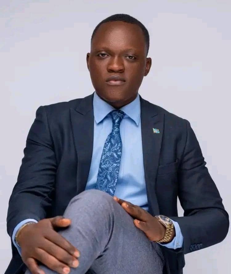 Hélas, nous assistons aujourd’hui à une dégradation préoccupante du débat politique dans l’espace médiatique congolais, marqué par un effondrement de la rigueur intellectuelle et une dérive vers le populisme spectaculaire.

Au lieu d’être un lieu de confrontation rationnelle des