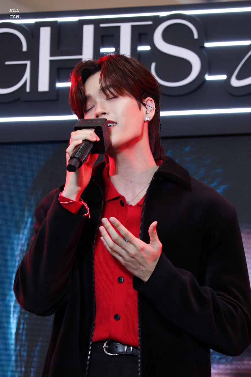 ลุคดำแดงวันนี้ หล่อเท่สไตล์แวมไพร์พ่อบ้านมาก

MARKJUMMO LIGHTS ON SHADOW

#KatexMarkJummo
♡⃕ ——— #markjrtn ﾉ*:･ﾟ