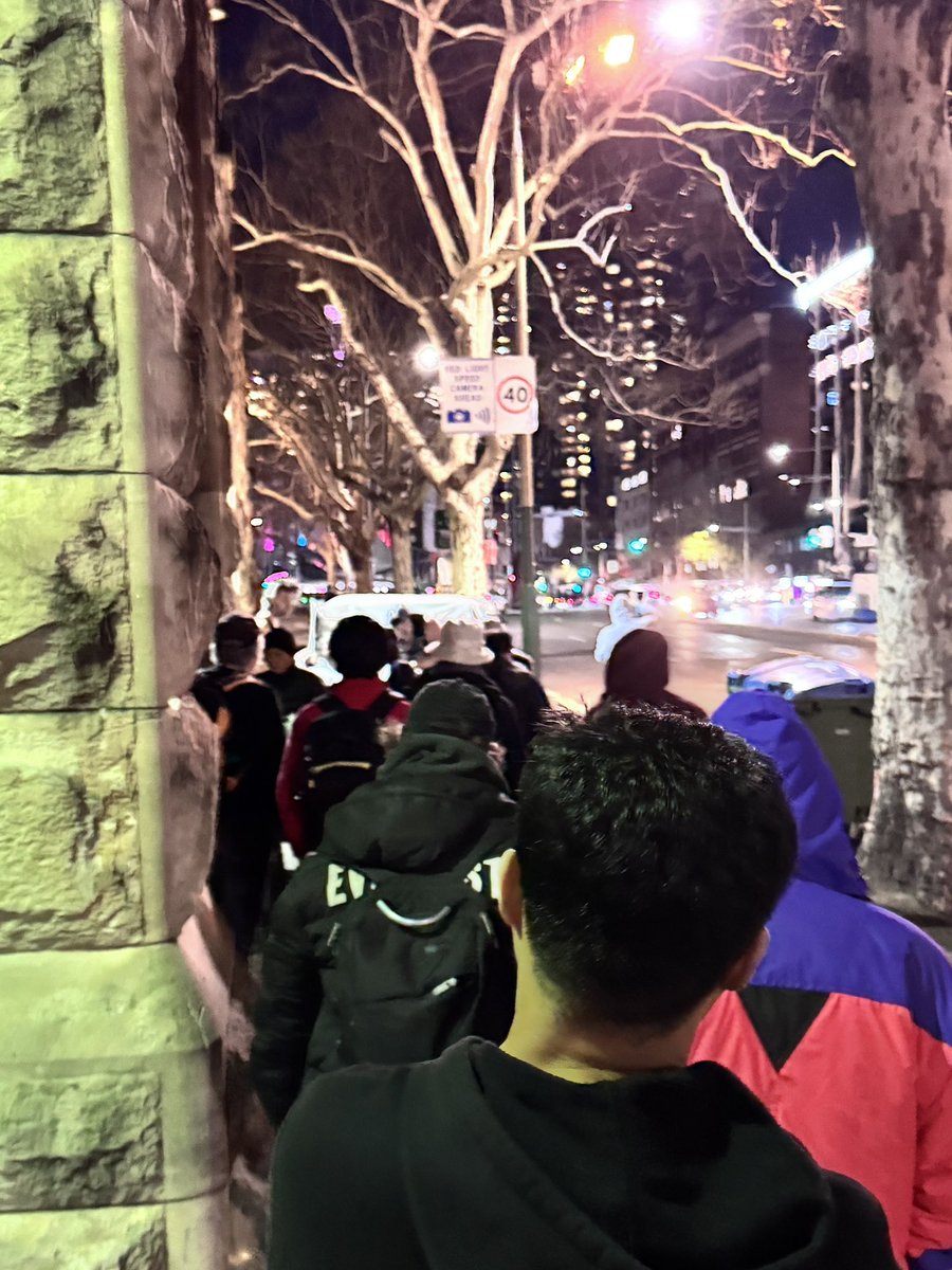 It’s not just clothing at the end of that line, it’s dignity, it’s love and it’s hope.

🔜 #thepassitonacademy

👉🏼 linktr.ee/passitonclothi…

<a href="/OStyle2/">Stylist/ Founder of Pass it On</a> <a href="/ReadingThePlay/">ReadingThePlay</a>