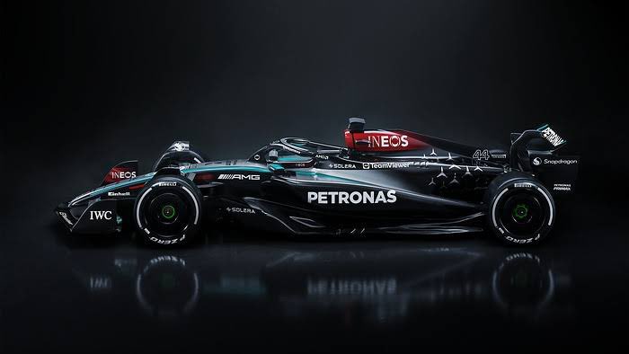 Jour 6 du challenge “30 jours – 30 entreprises asiatiques” : cap sur 🇲🇾 la Malaisie, avec un nom que tout le monde connaît… mais que peu comprennent : Petronas.

En Europe, Petronas c’est la Formule 1 🏎️, sponsor emblématique de Mercedes.
Mais derrière ce logo, c’est un géant de