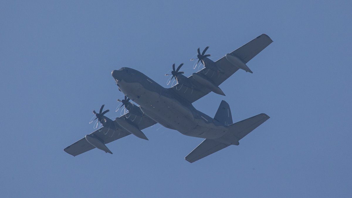 eos40is's tweet photo. 横田基地 14:22 R/W18↗︎
HC-130J 15-5832
キング👑エアボーン👋🏻

#YokotaAB #KING05 https://t.co/AJ1n0VAhMN