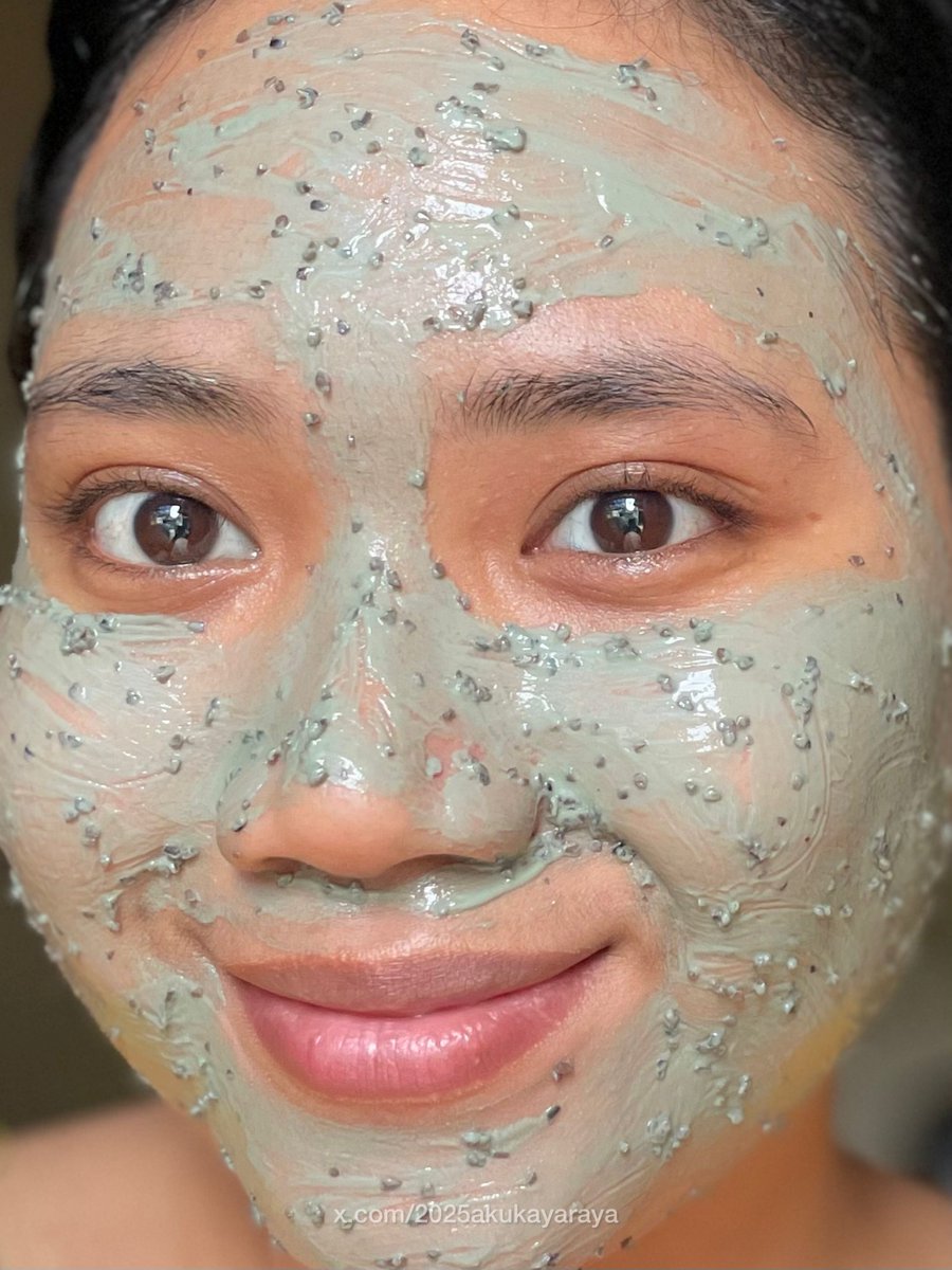 2026akukayaraya's tweet image. Masker ini tuh enak BANGET.. langsung calming redness + breakout sejak awal pakai

Axis-Y Mugwort Pore Clarifying Wash Off Pack = holy grail buat oily acne-prone skin 🌿✨

#glowskin #axisyglowserum #axisyindonesia
