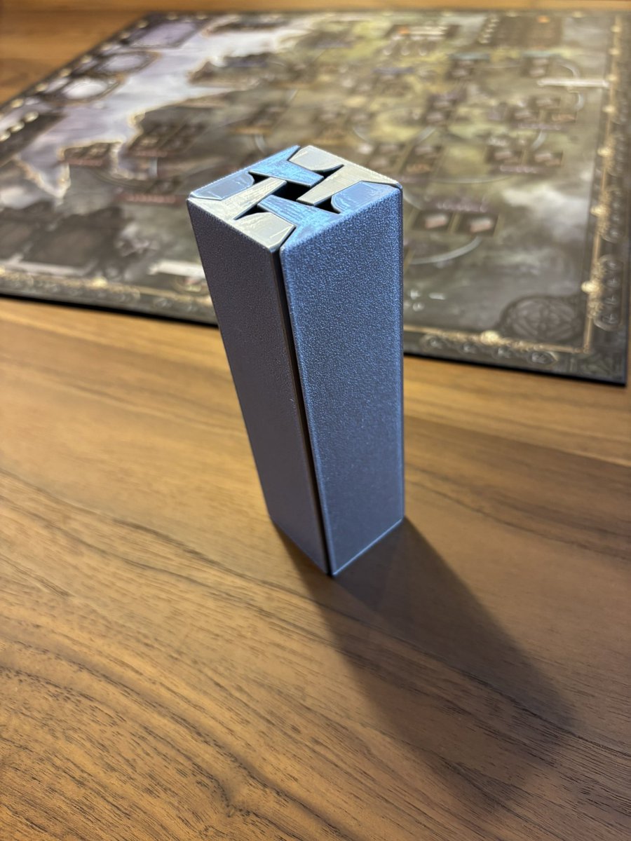 magotheemon's tweet photo. 【拡散希望】ボードゲーマーの皆さんに質問です
立て掛け式のカードスタンドを作成しました

これをゲムマ等で頒布するとしたら需要はありますか？
ツリーのアンケートに回答お願いします

このポストをリポストしてくれた方から抽選で3名にプレゼントします(期限は1週間) https://t.co/WFsPbxp1xv