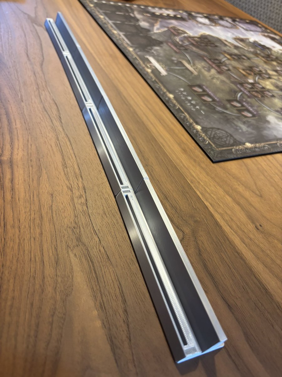 magotheemon's tweet photo. 【拡散希望】ボードゲーマーの皆さんに質問です
立て掛け式のカードスタンドを作成しました

これをゲムマ等で頒布するとしたら需要はありますか？
ツリーのアンケートに回答お願いします

このポストをリポストしてくれた方から抽選で3名にプレゼントします(期限は1週間) https://t.co/WFsPbxp1xv