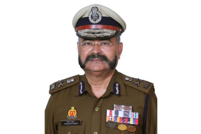 Atal Tv (@ataltv_up) on Twitter photo लखनऊ विश्वविद्यालय के 68वें दीक्षांत समारोह में पूर्व DGP प्रशांत कुमार को मानद उपाधि दी जाएगी। उपाधि को राज्यपाल आनंदीबेन पटेल ने अनुमोदित किया। #Lucknow #UniversityConvocation #HonoraryDegree #PrashantKumar लखनऊ विश्वविद्यालय के 68वें दीक्षांत समारोह में पूर्व DGP प्रशांत कुमार को मानद उपाधि दी जाएगी। उपाधि को राज्यपाल आनंदीबेन पटेल ने अनुमोदित किया। #Lucknow #UniversityConvocation #HonoraryDegree #PrashantKumar