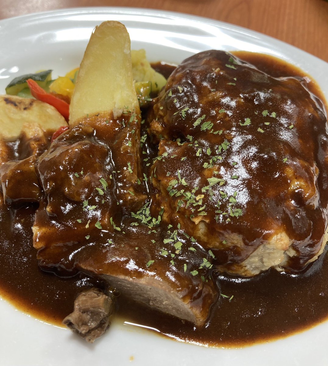 降りる前に、菅生PAで牛タンハンバーグ😋