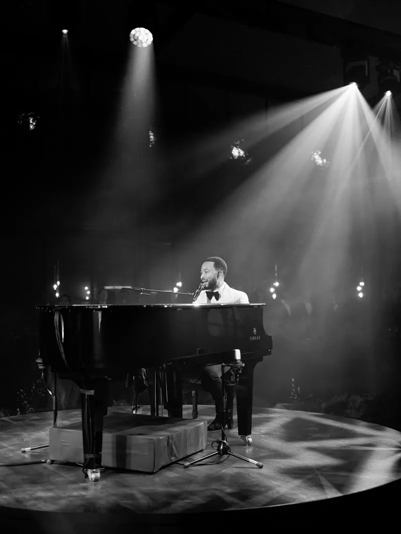 There’s something about pictures in white &amp; black. It’s giving timeless 🖤