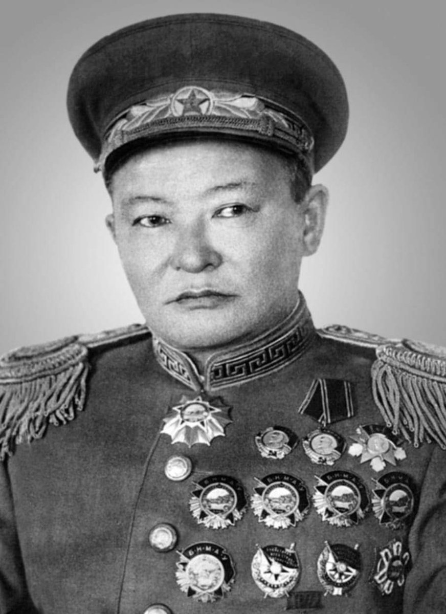 Орос-д цаазлуулсан МУ-ын ЕС-д : 
Догсомын Бодоо 1922-8-31  37 нас
Солийн Данзан. 1924-8-р сар 41 нас
Агданбуугийн Амар  1941-7-27   55 нас
Пэлжидийн Гэндэн  1937-11-26  42 нас
Хорлоогийн Чойбалсан 1952-01-26 57 нас
#МАНай эрх баригчид эх орончид биш учир Орос-с  үхтлээ айдаг бх‼️