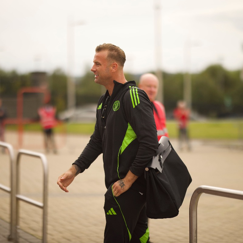🚌👋 The #CelticFC Legends have arrived!  
 
Who are you excited to see back in the Hoops today? 🍀👀 
 
 <a href="/CelticFC/">Celtic Football Club</a> | <a href="/MU_Foundation/">Manchester United Foundation</a> | #Legends2025