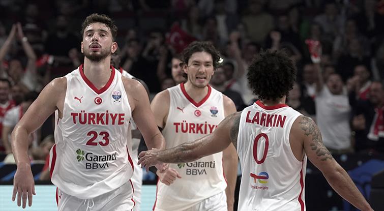 Tebrikler 12 Dev Adam 🇹🇷

Eurobasket 2025 son 16 turunda Basketbol Milli Takımımız İsveç'e karşı  85-79 galip gelerek adını çeyrek finale yazdırdı.

Basketbol Milli Takımımızı tebrik eder, Çeyrek Finalde başarılar dilerim.
#12DevAdam