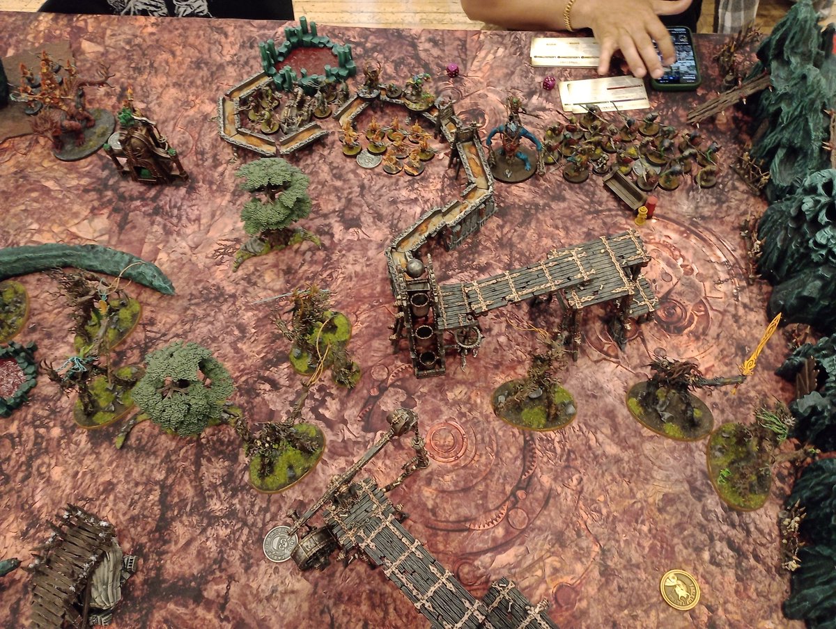 TobyDurr's tweet image. Game one update: it is not working! I need to figure out how eight slow models with big bases on terrain dense boards can avoid getting in each other&apos;s way 🤔 #logjam
#witneywarhammer005 #witneywarhammer
