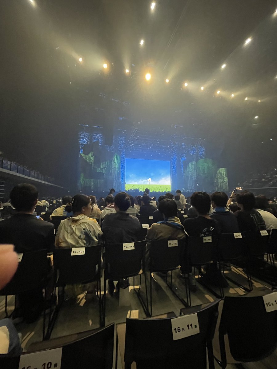 tp7_pke5's tweet photo. ヨルシカ1日目！！
��は微妙やったけど、やっぱり生のヨルシカは最高すぎた！！
明日はおそらくスタンド最後方からやけど、逆に全体見回せて良さそうや🥳 https://t.co/mwMUKLlqIg