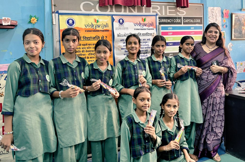 Overwhelmed with joy as I celebrate my 25th Teachers' Day . I'm honoured to be part of  Vidyanjali asset donation drive,contributing to the noble cause of enriching education. Here's to many more years of learning, growing and giving back! 🙏📚 #TeachersDay #Vidyanjali #Gratitude