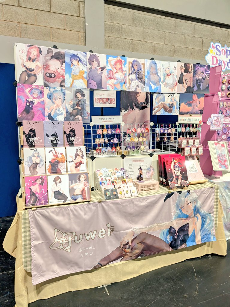 here at Vexpo artist alley A18!!! somehow in 1 hour I'm half out of #itsbunnytime books.... please come quick.........