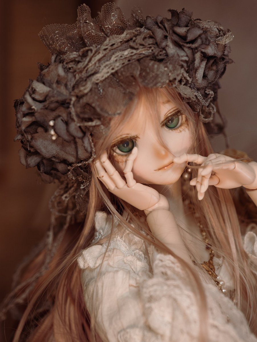 たまにはアップで。
頬のラインに沿う指の色気