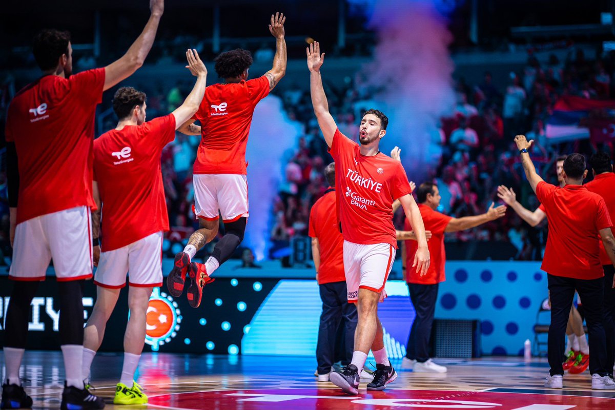 BİR ZAFER DAHA 🇹🇷🇹🇷🇹🇷

12 Dev Adam, Avrupa Basketbol Şampiyonası Son 16 Turu’nda İsveç'i 85-79 yenerek çeyrek finale yükseldi.

TEBRİKLER ASLANLAR