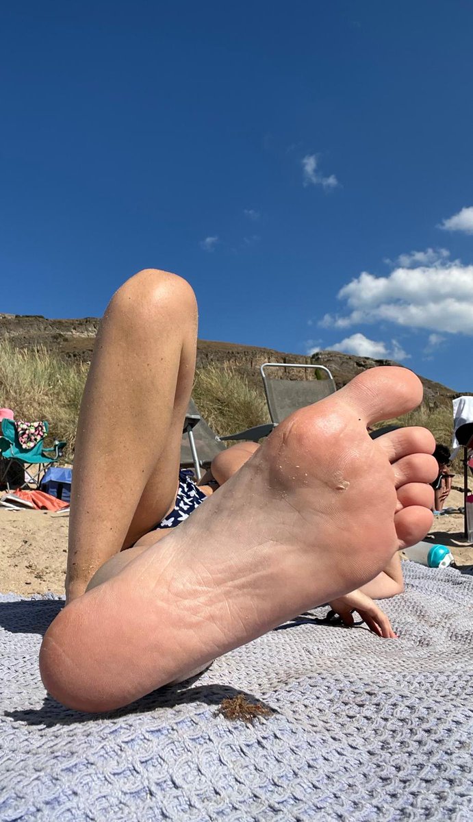 mrtribut3's tweet photo. Holiday feet pics I made one of my daughters take haha #horny #wankchat #NSFW #cumtribute #bigass #porn #feet #footjob #celebrity #ai #cockrate #wank #chav #slutpost #wankbattle #uk #chavs #cum #cumshot #wankbattle #nsfw #dickrate #blowjob #NSFW #cumtribute #bigass #porn #feet https://t.co/oIJDgz0Fmv