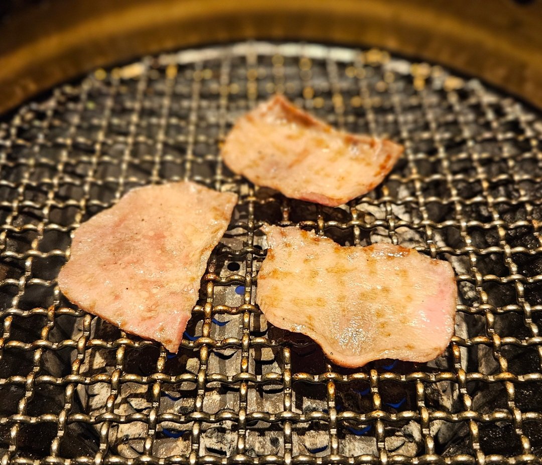 焼いておりました。それも一人で。

尚、生小です。