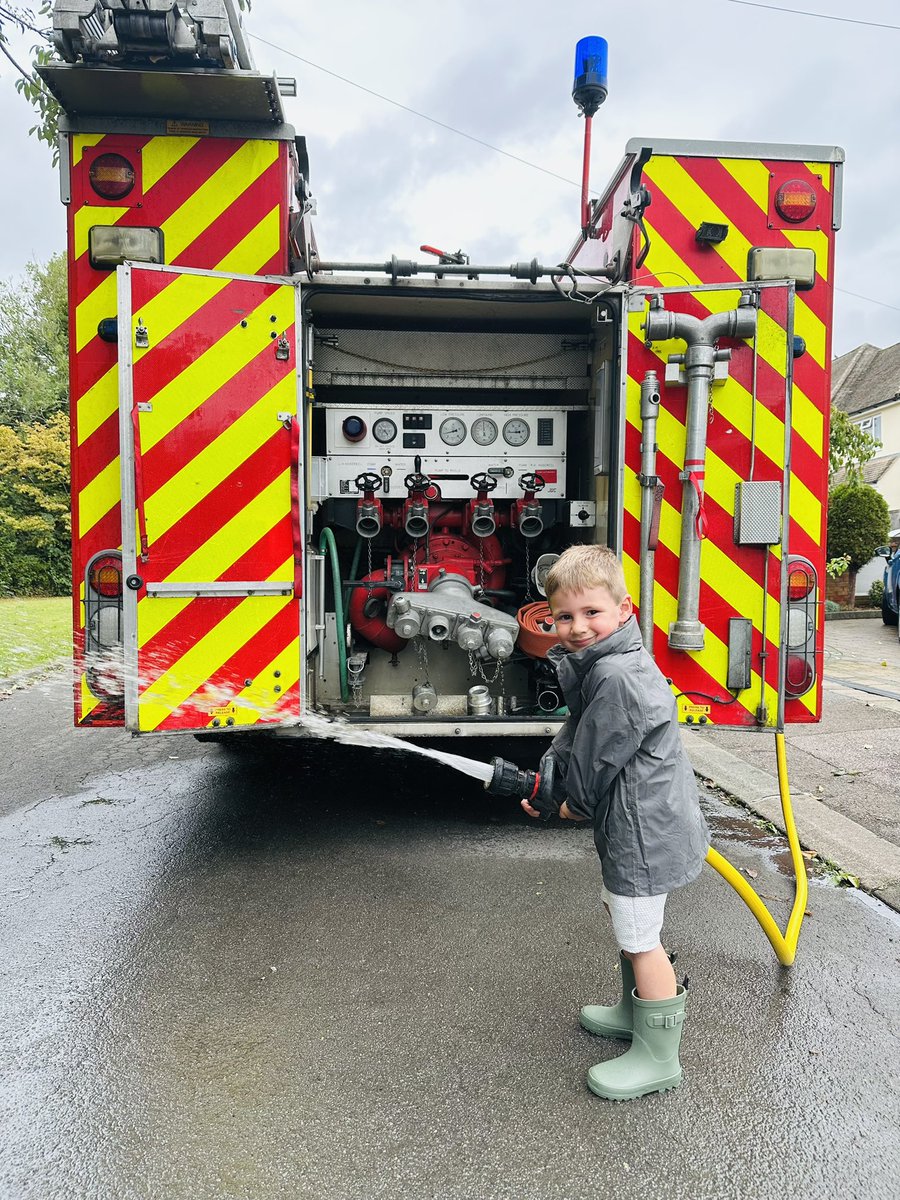 bens_adventures's tweet image. Family Nee Naw fun 🚒

#instapic #instagram #instaphoto #instaphotos #photo #photos #photooftheday #photography #camera #instagood #view #views #life #fire #children #family #firefighters #firefighter #essex #baby #car #cars  #motor #sunny #summer #fun #son #dad #daddy #daughter