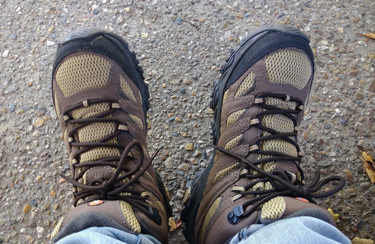 cosette_life's tweet image. 先日MERRELのトレッキングシューズ戴きました。これハイカットだから足首固定されてグネりにくいし、滑りにくいし、山歩きには最高！MERRELの靴は街中でも良くて雨や雪で滑りまくるアスファルトにも有効だからオススメ。
#MERREL