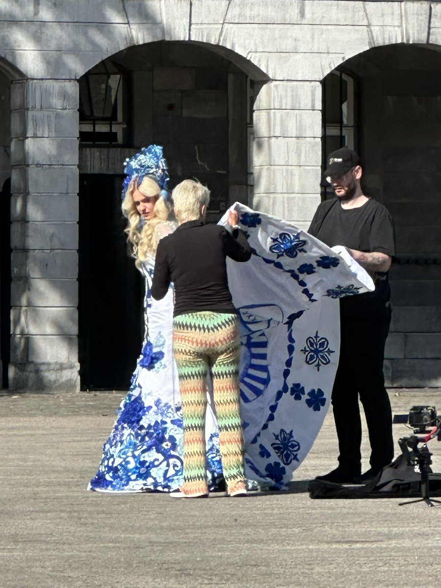 SBartner's tweet image. If you’re up early in the morning, you see things. This is the Delfts Blauw Toverfee. She can’t grant you any wishes, but she’ll tell you if the shit you bought in Volendam can go in the dishwasher.