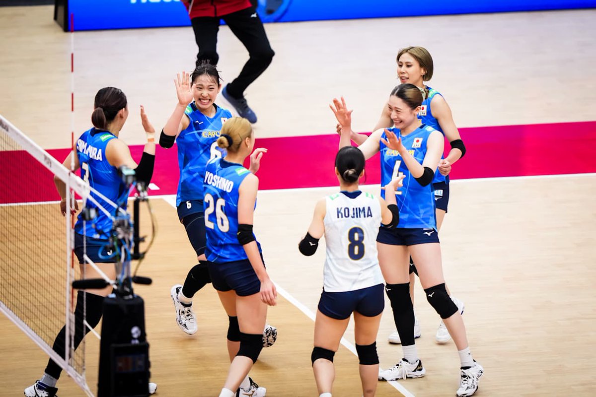 TBSvolleyboo's tweet photo. /／
🏐#世界バレー🇯🇵女子
15年ぶり銅メダルへ🥉
\＼

トルコ🇹🇷との準決勝に 惜しくも敗れた
#バレーボール女子日本代表 は
明日おこなわれる 3位決定戦に挑みます💪

相手のブロックを利用したスパイクで攻めた日本🇯🇵
#和田由紀子 選手はチーム最多の22得点
#石川真佑 選手も19得点とチームを牽引🔥
サービスエースも光りました👏

>> NEXT >>
🏐【女子】3位決定戦🏐
🇯🇵日本🆚イタリアorブラジル
⏰あす7日(日) ごご5時〜
📺地上波 TBS系列で生中継⚡️

✅U-NEXT 男女日本戦全試合 生配信
https://t.co/2tKCBOcjHd

🎌最強＆新生ニッポン 世界一へ💫
引き続き みなさん一緒に応援しましょう📣

VolleyballWorld📸