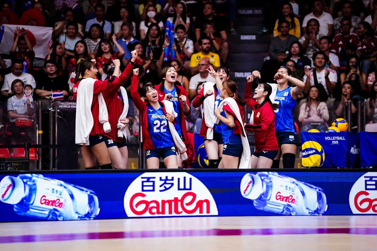 TBSvolleyboo's tweet photo. /／
🏐#世界バレー🇯🇵女子
15年ぶり銅メダルへ🥉
\＼

トルコ🇹🇷との準決勝に 惜しくも敗れた
#バレーボール女子日本代表 は
明日おこなわれる 3位決定戦に挑みます💪

相手のブロックを利用したスパイクで攻めた日本🇯🇵
#和田由紀子 選手はチーム最多の22得点
#石川真佑 選手も19得点とチームを牽引🔥
サービスエースも光りました👏

>> NEXT >>
🏐【女子】3位決定戦🏐
🇯🇵日本🆚イタリアorブラジル
⏰あす7日(日) ごご5時〜
📺地上波 TBS系列で生中継⚡️

✅U-NEXT 男女日本戦全試合 生配信
https://t.co/2tKCBOcjHd

🎌最強＆新生ニッポン 世界一へ💫
引き続き みなさん一緒に応援しましょう📣

VolleyballWorld📸