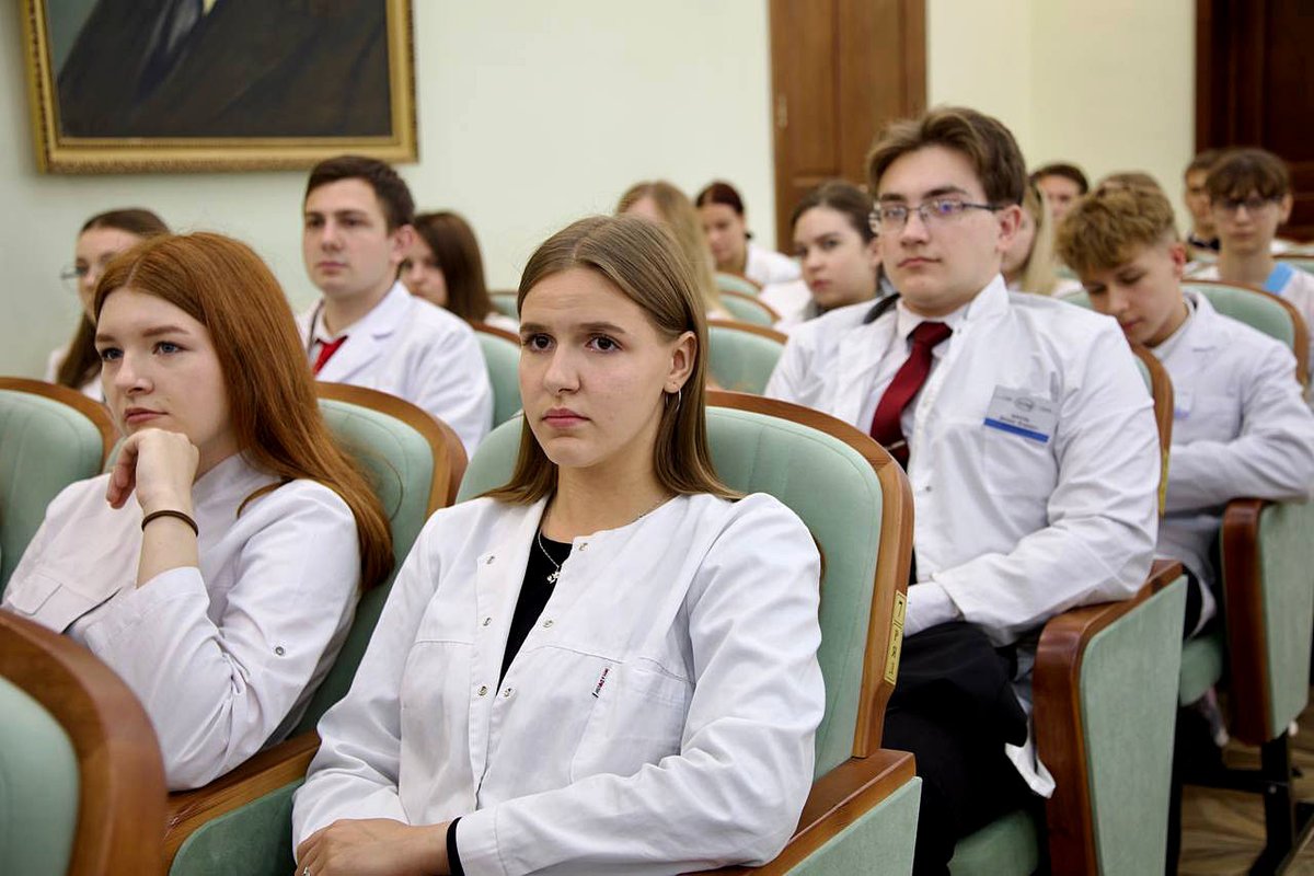 UN Resident Coordinator in Belarus <a href="/RasulBaghirov/">Rasul Baghirov</a> met with #Vitebsk State Medical University students to discuss the importance of medical education in achieving the Sustainable Development Goals. #UNBelarus #SDGs