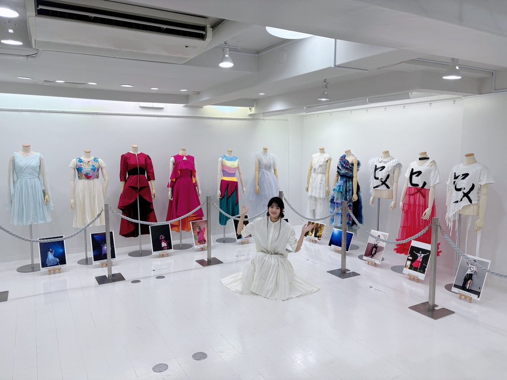 #早見沙織10th展示会
1日目無事終了
お越しいただきありがとうございます！

明日もよろしくお願いいたします！
衣装も絵画もお楽しみください
（早）