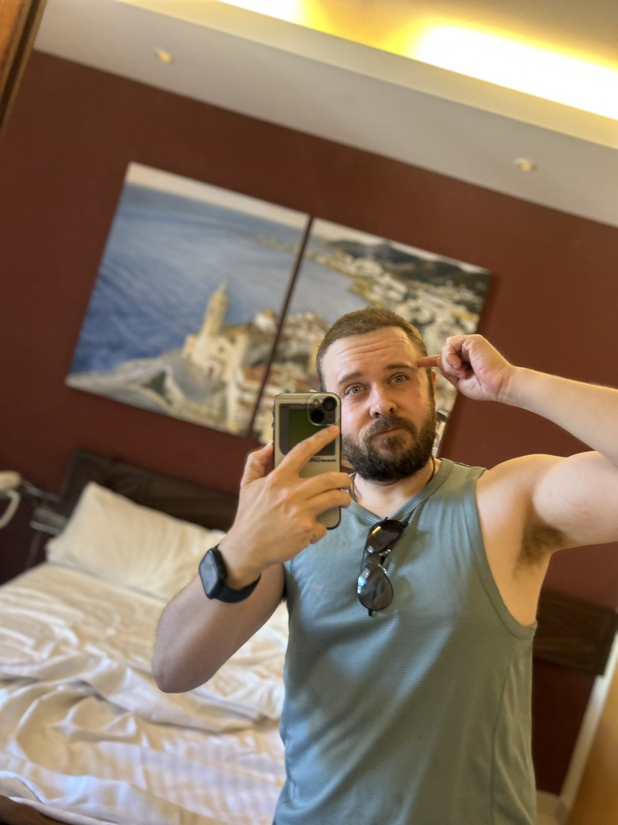 Little🏴󠁧󠁢󠁷󠁬󠁳󠁿Bear (5’3) Cardiff tweet media