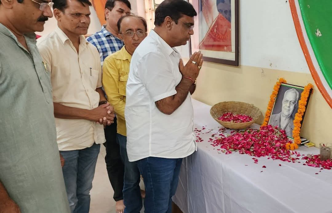 PCC मुख्यालय पर राजस्थान प्रदेश कांग्रेस कमेटी के भूतपूर्व अध्यक्ष स्व. श्री मथुरादास माथुर जी की जयंती पर उन्हे श्रद्धांजलि अर्पित की।

कई अहम राजनीतिक पदों को सुशोभित करते हुए प्रदेश के विकास एवं उन्नति में आपके द्वारा दिया गया अहम योगदान सदैव स्मरणीय रहेगा।