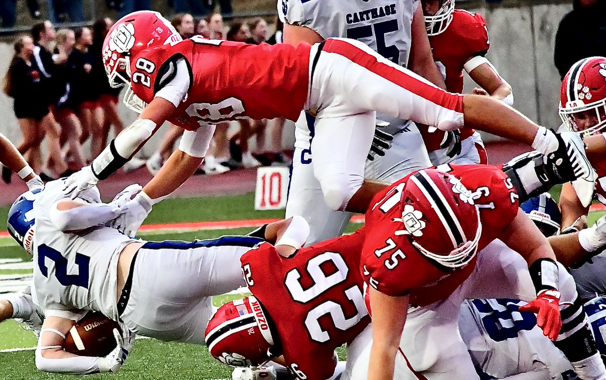 Pat Dailey/Headliner Sports (@headlinersports) on Twitter photo Easley hat trick and 117 yards rushing not enough for Ozark in loss to Carthage ccheadliner.com/stories/easley… <a href="/OzarkTigersFB/">OzarkTigersFB</a> <a href="/COCsportsreport/">Central Ozark Conference sports report</a> Easley hat trick and 117 yards rushing not enough for Ozark in loss to Carthage ccheadliner.com/stories/easley… <a href="/OzarkTigersFB/">OzarkTigersFB</a> <a href="/COCsportsreport/">Central Ozark Conference sports report</a>