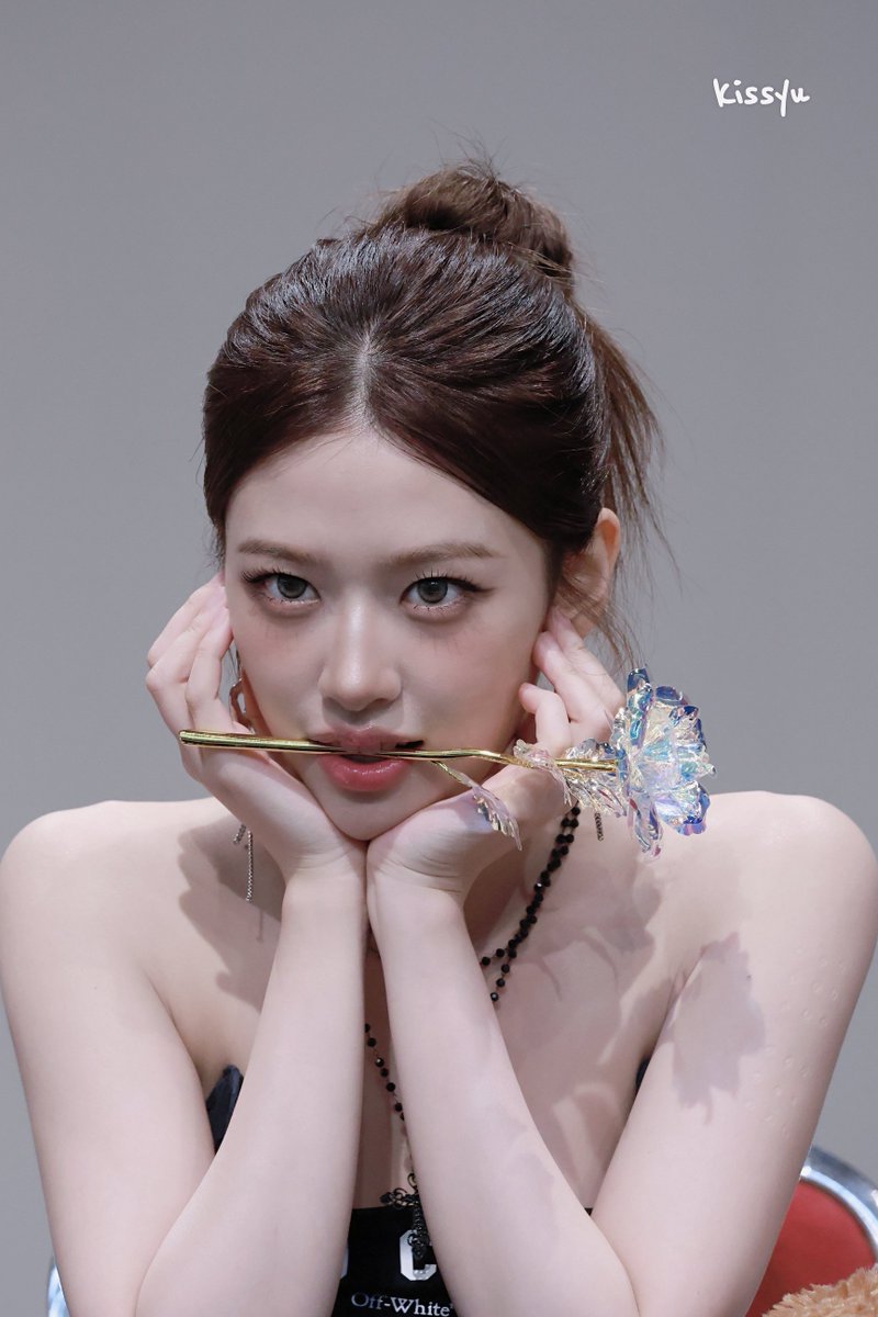 250905 🌷💐🌼

#ANYUJIN #안유진 #IVE #아이브  #ユジン