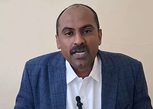 ⭕ محمد الفكي سليمان - عضو مجلس السيادة الأسبق : اصحاب المطامع الصغيرة الذين يقولون للناس أنهم سيحسمون المعركة عسكريا هم ذاتهم الذين قالوا ذات الحديث في حالة الجنوب حتي أصبح دولة وسيذهب أحدهم لاستلام العلم من سارية نيالا كما استلموه من سارية جوبا ورفضوا التنازل عن وزارة البترول