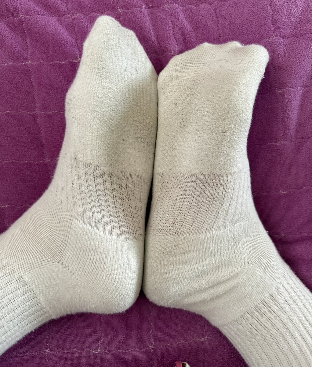 4일 신은 양말 누가 좀 냄새 맡아줬으면

#남자발 #게이 #풋돔 #풋섭