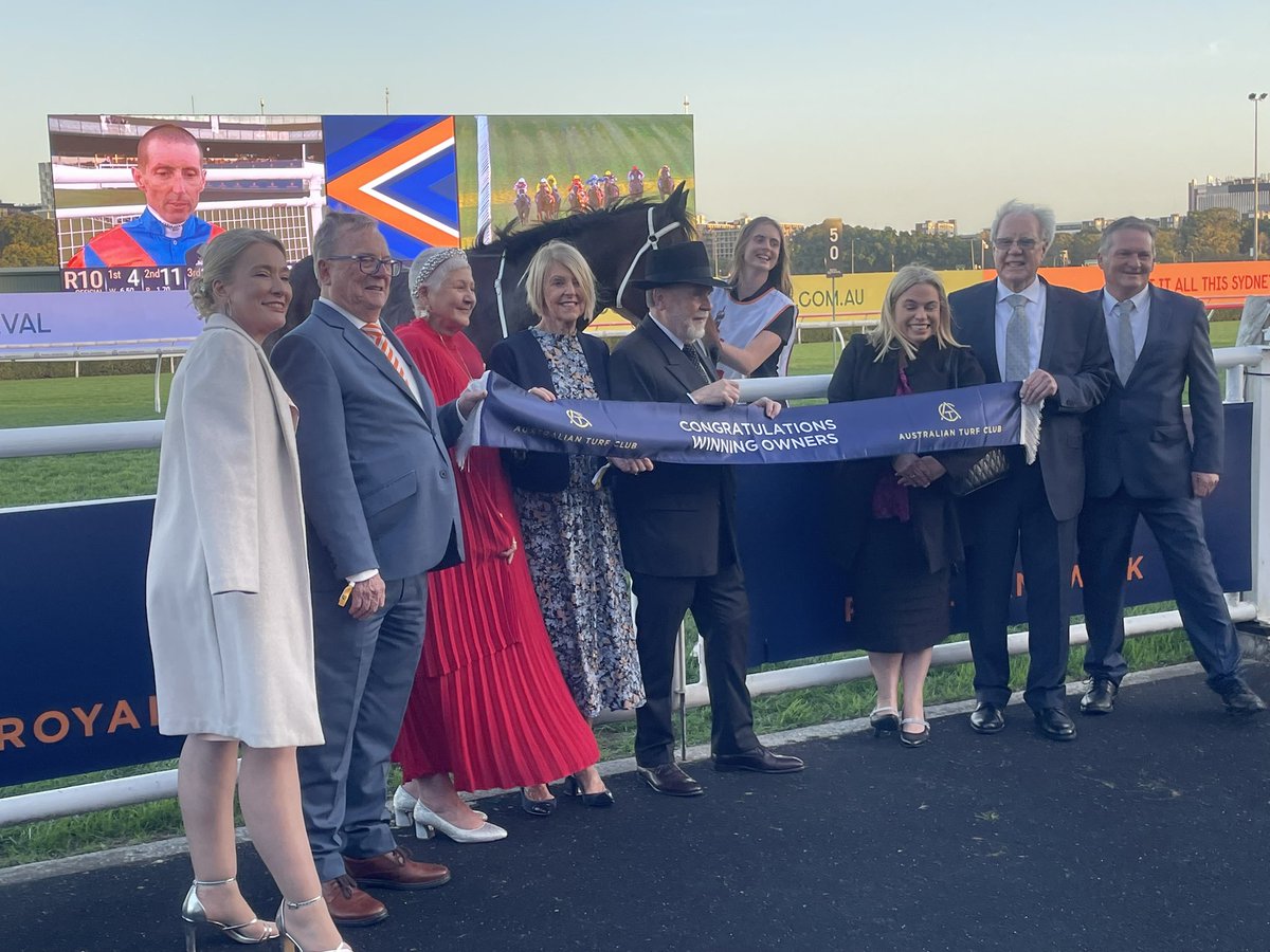 munsieanne's tweet photo. Congratulations to both @kjparkerracing @DimovskaLidia on win @royalrandwick race 10
NJT Cliff Clare Handicap
#welltimed https://t.co/RkUnHbanuV