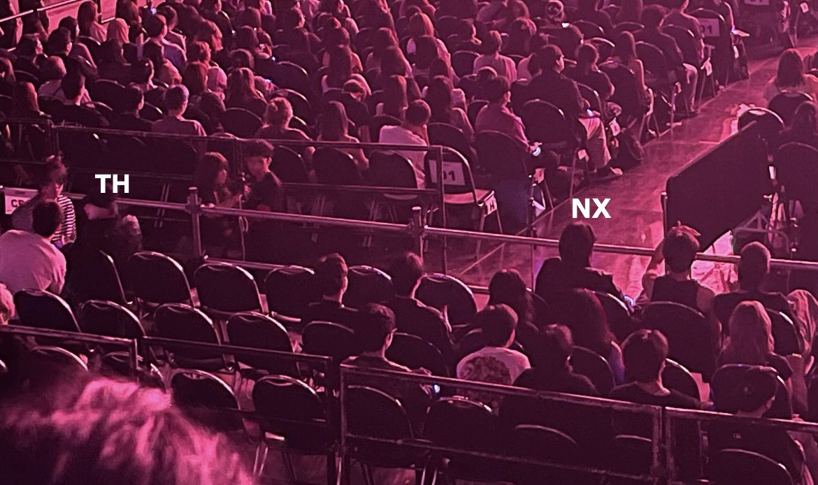 ไทยเน้กนั่งข้างกันแล้วนะคะ 😭