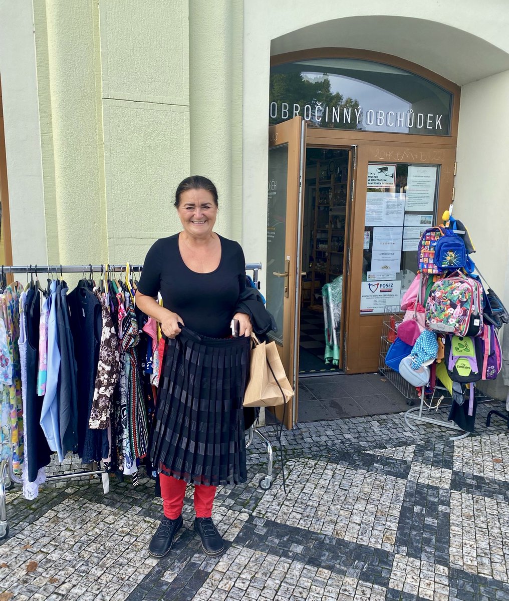 Mám moc ráda reuse obchody. Dnes jsem opět navštívila svůj oblíbený charitativní obchůdek na náměstí v Říčanech a byla jsem úspěšná👍💚