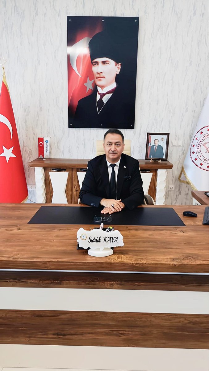 Kıymetli Öğretmenlerimiz, Sevgili Öğrencilerimiz,  Değerli Velilerimiz!
Yeni bir eğitim-öğretim yılına  başlamanın  heyecanı ve mutluluğu içerisindeyiz.

"Türkiye Yüzyılı Maarif Modeli" vizyonu doğrultusunda öğrencilerimizin okuyan, düşünen, üreten, öğrendikleri bilgileri erdeme