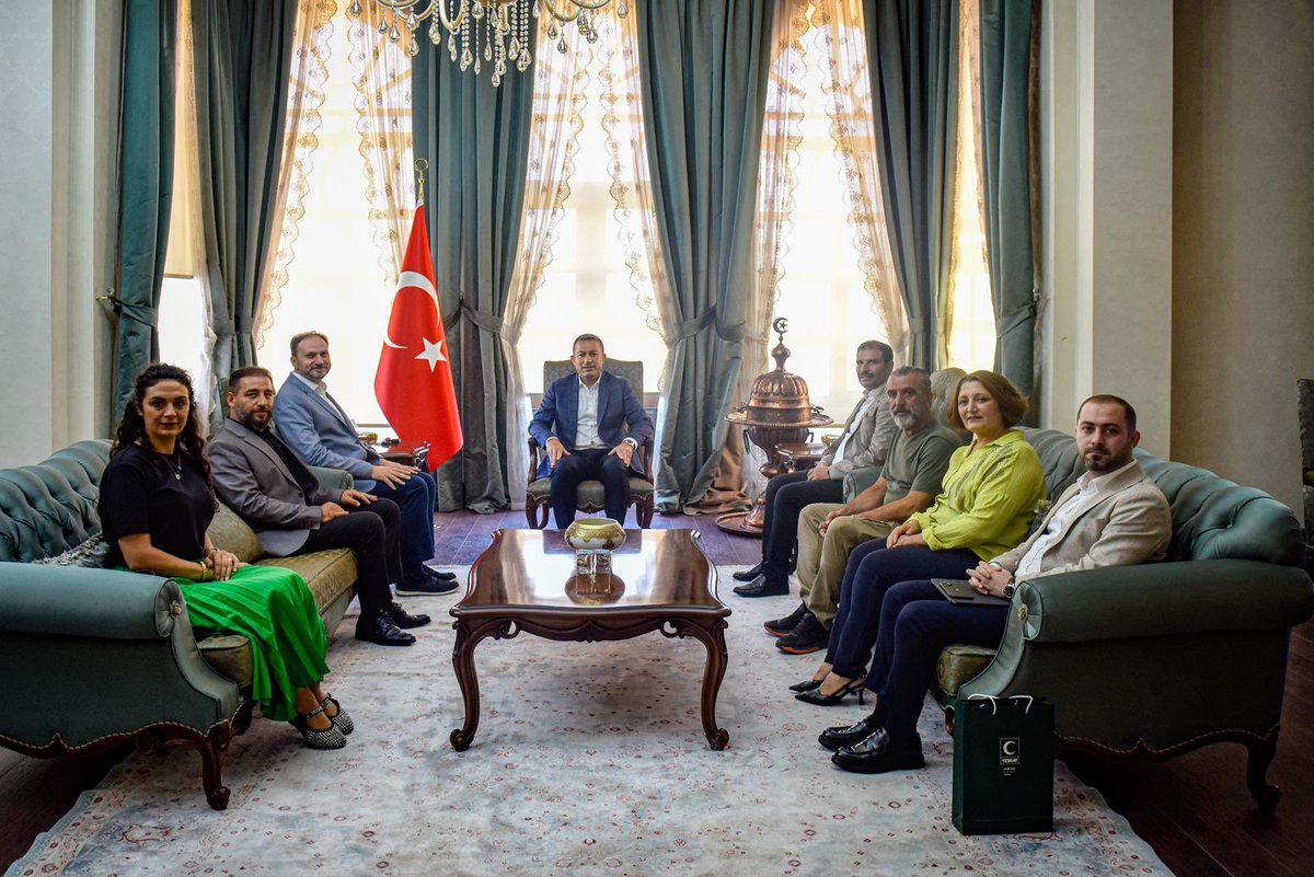 Genel Başkanımız Doç. Dr. Mehmet Dinç, Kilis Valisi Tahir Şahin’i makamında ziyaret etti.

Ziyarette, Yeşilay’ın ilde bağımlılıklarla mücadele için yürüttüğü çalışmalar değerlendirilerek iş birliği imkânları ve hayata geçirilecek projeler üzerine görüş alışverişinde bulunuldu.