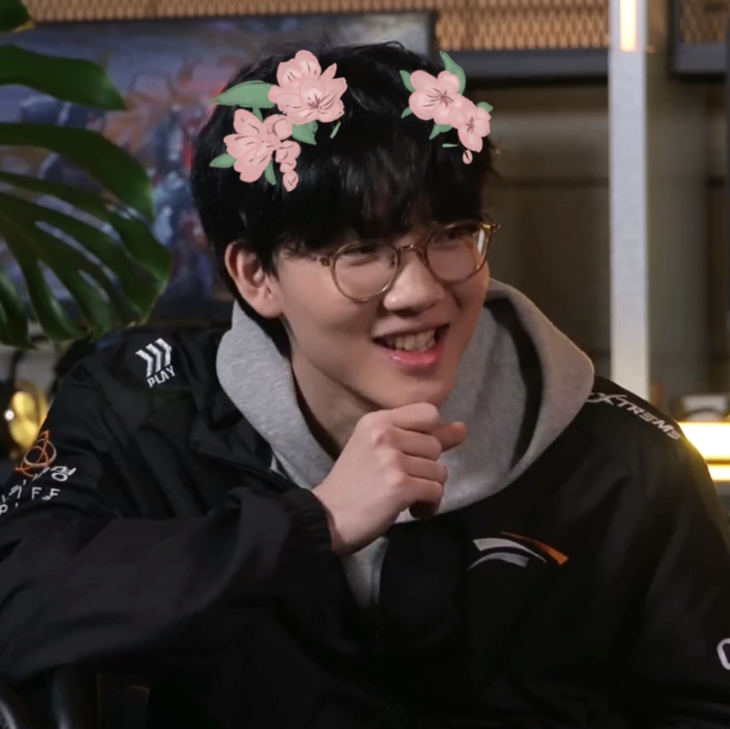 (⁠^⁠.⁠_⁠.⁠^⁠)⁠ﾉ