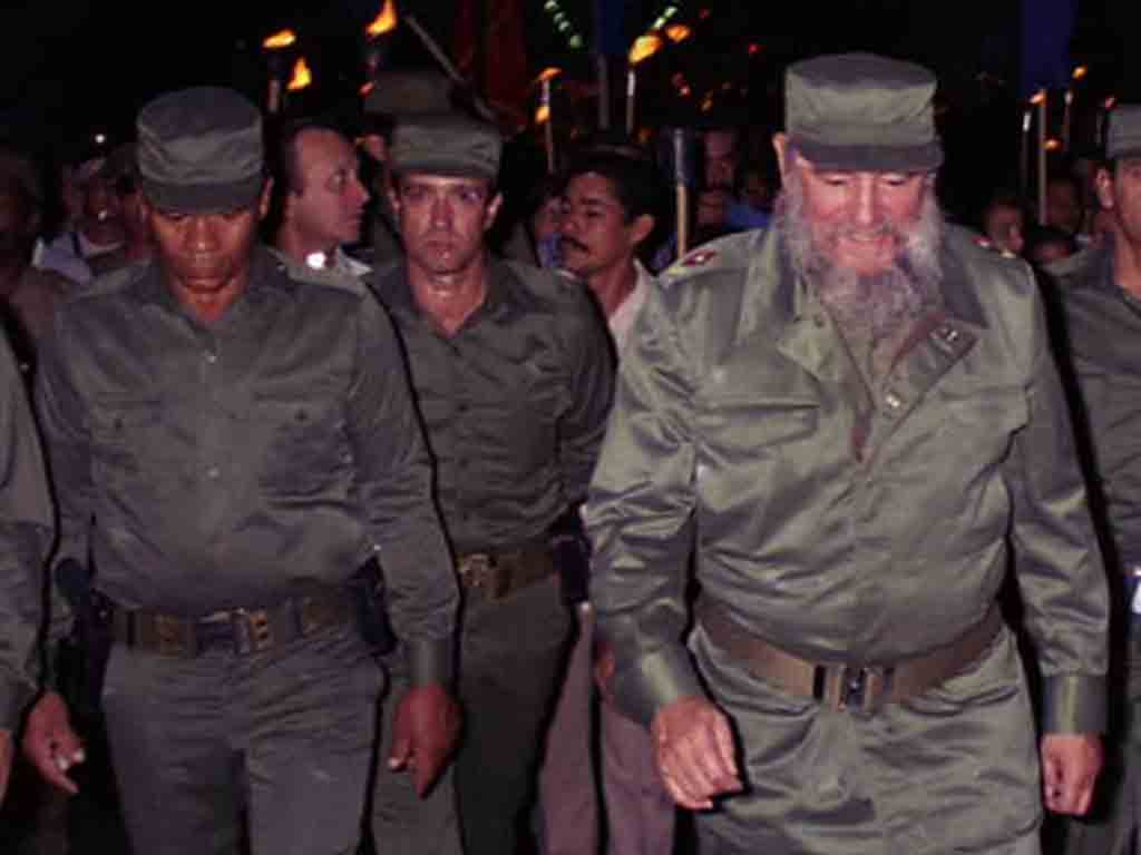 Muchas felicidades y un fuerte abrazo a los oficiales y combatientes de Seguridad Personal, dispuestos a defender con su vida la de otros. 

La dirección de la Revolución siempre ha contado con su incondicionalidad. 

A ustedes, todo mi reconocimiento y gratitud.