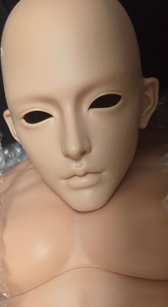 탐라 여러분 헤드랑 바디랑 이정도 색차가 나는데 도색할정도는 아닌것같고 쉐딩을 붉은기추가해서 메쿠하면 어느정도 피부톤 커버될것 같은데 가능한 메쿠샵 없을까욧?
원하는 이미지는 떡대수 분위기면 괜찮고 피부톤 참고용으로 손파츠같이 보내면 될것 같은데 어려울려나요? 🧐🧐🥺🥺