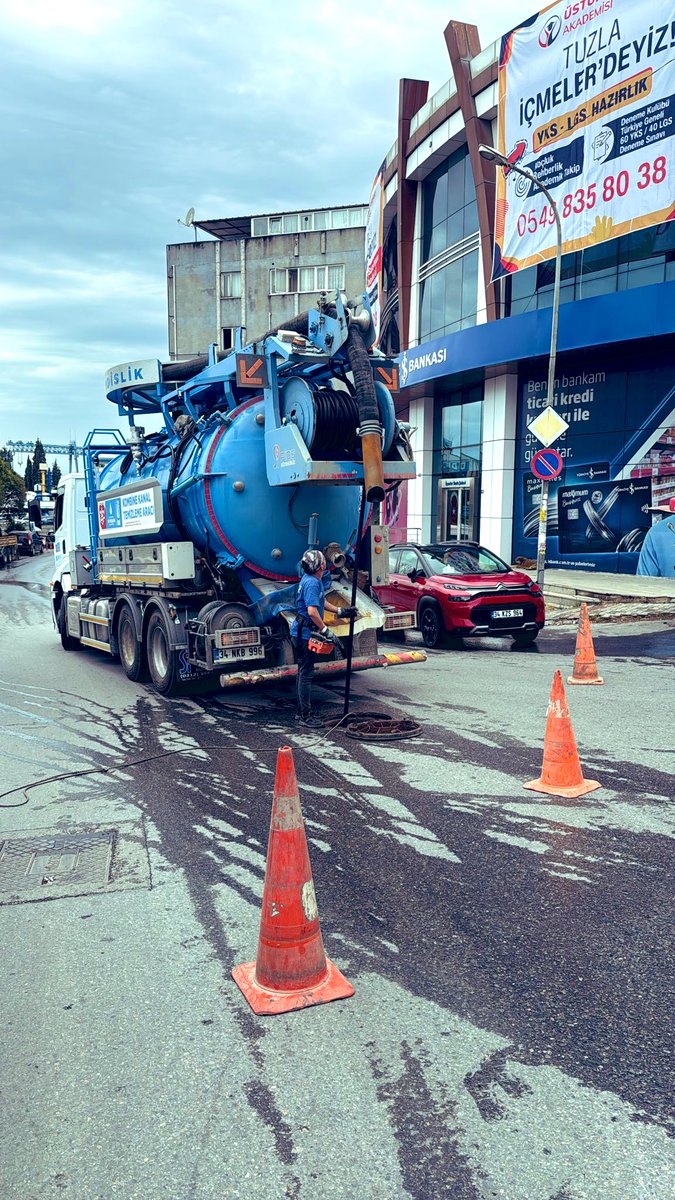 İski olarak yağışlı havalarda kritik noktaların kontrolünü sağlıyor, periyodik bakım çalışmalarına aralıksız devam ediyoruz.

Yaşanabilecek olumsuz menfi durumların önüne geçebilmek için personellerimizle 7/24 hizmet ediyoruz.