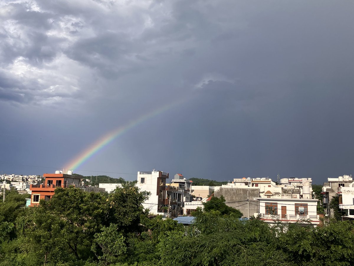 KavyaGarg_'s tweet image. Taken 5 minutes ago. I regret not having a proper camera 😭😭😭😭

It’s heaven outside…
there was double rainbow…

#rainbow
#UnFiltered 
#photographylovers