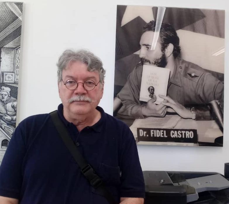 Ayudémonos, entre todos y todas, para que el día de hoy no seamos víctimas de un ataque nuevo con información falsa, distorsión de la realidad y anhelos de odio burgués. Que el pensamiento crítico nos acompañe toda la jornada. Y más allá.