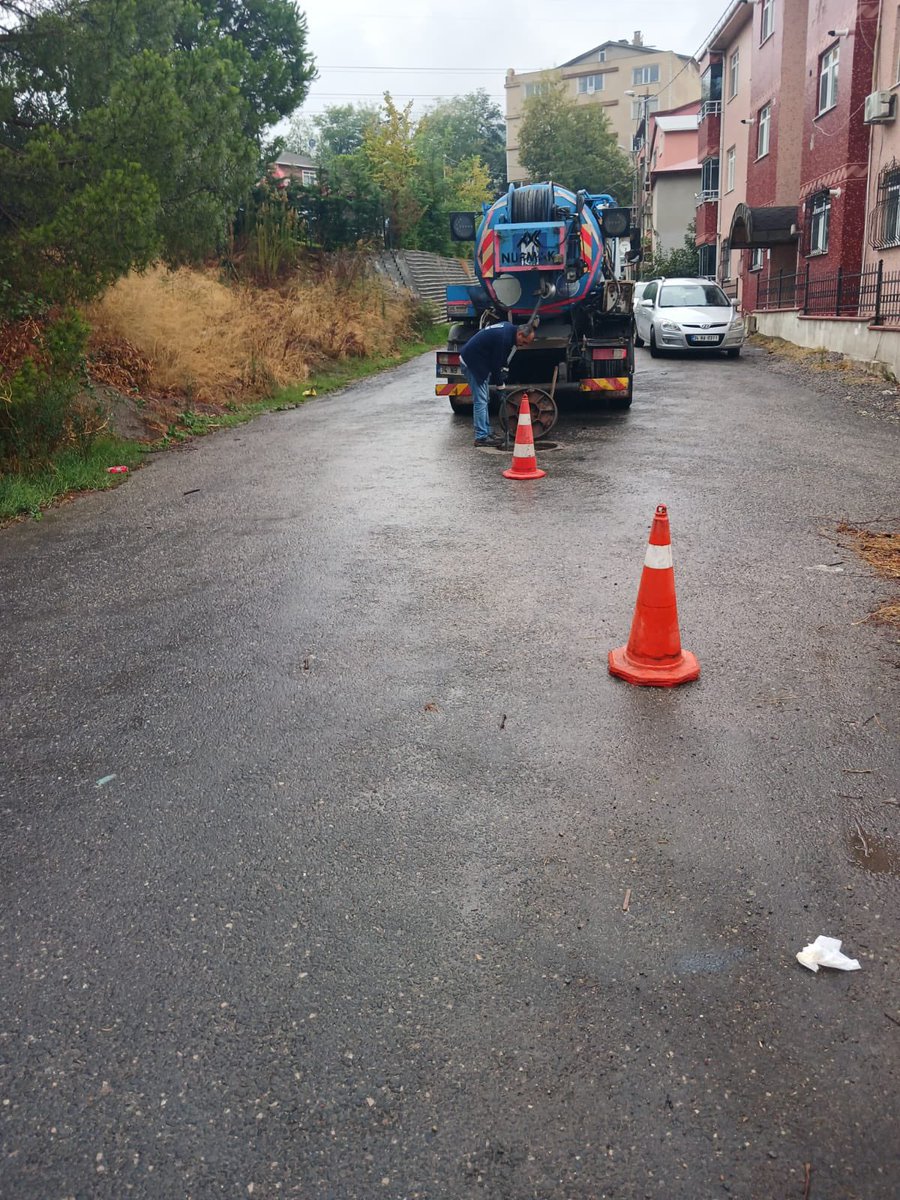 İSKİ Beykoz Şube Müdürlüğü olarak ilçemizde atık su hatlarımızın sorunsuz çalışması için temizlik ve bakım çalışması devam etmektedir.