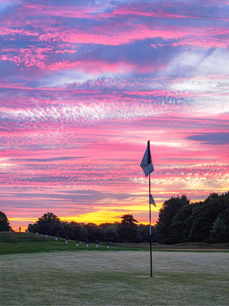 • Beautiful sunrise this morning ⛳️🌅 • <a href="/PurdisHeathGolf/">Ipswich Golf Club</a>